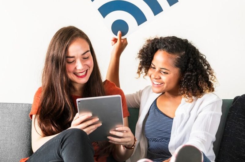 friends-with-wifi-signal-icon_53876-146439 Internet providers in Atlanta